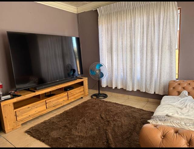 3 BEDROOM HOUSE FOR SALE IN TLHABANE WEST